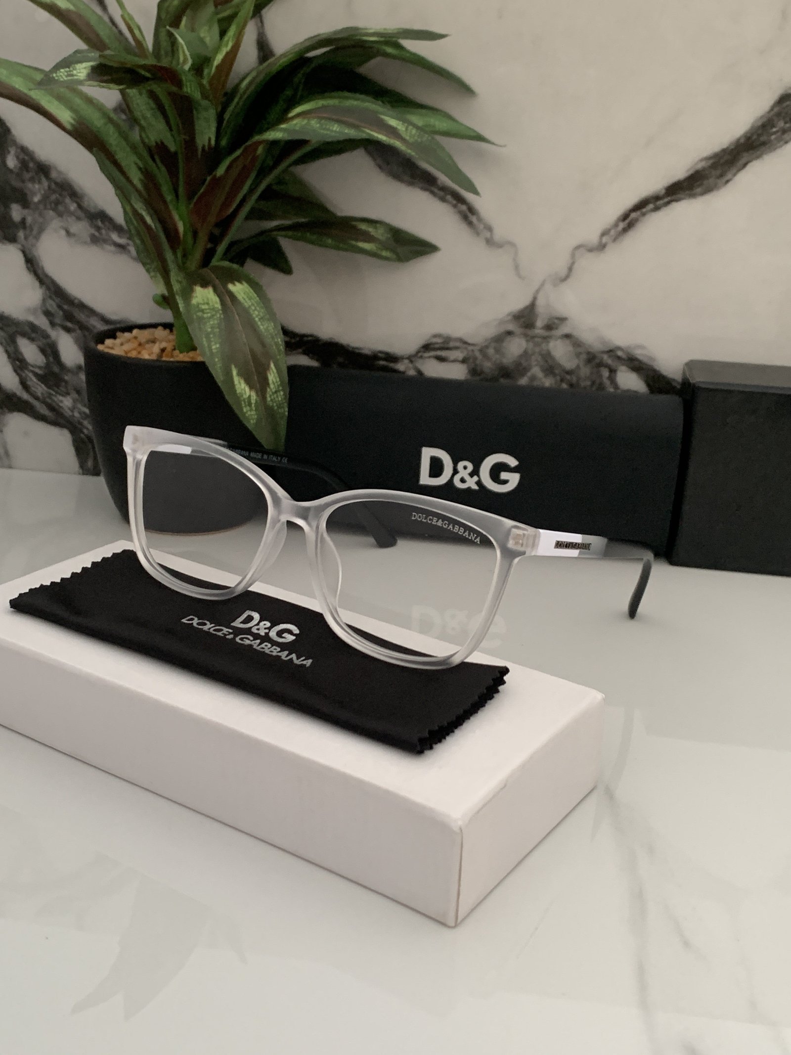 Branded D&G White Sunglasses (With Original Kit) - Image 4