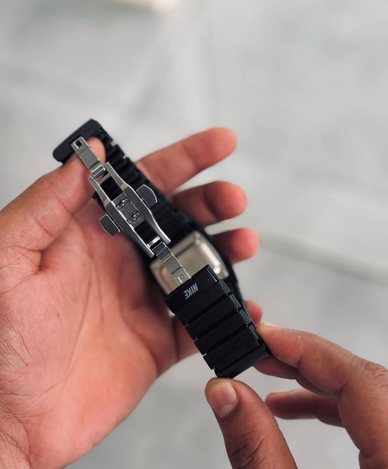 Nike Vintage Analog Wrist Watch for Men & Women – Retro Design, Stainless Steel Strap, Black & Silver Variants - Image 6